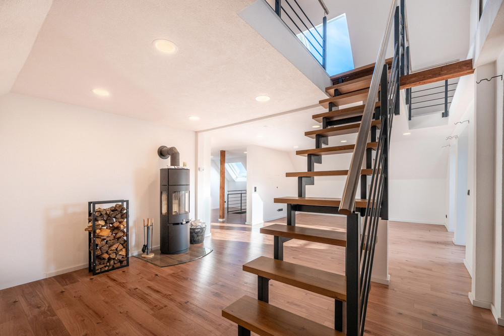 1. DG - Wohnzimmer_Aufgang ins Studio 1. DG - Wohnzimmer_Aufgang ins Studio