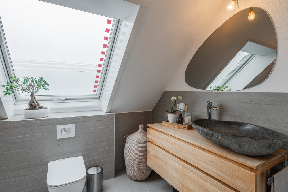 2. DG - Bad (1) 2. DG - Bad (1)