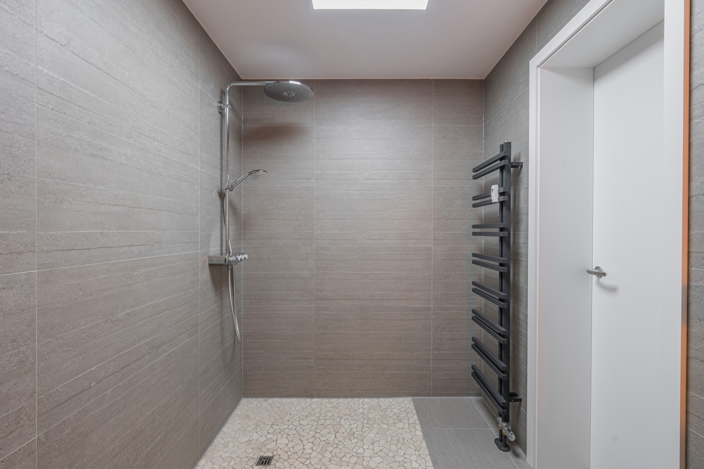 1. DG - Bad (2) 1. DG - Bad (2)