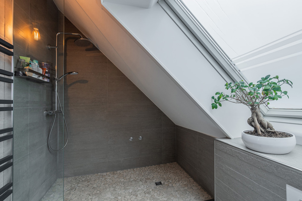 2. DG - Bad (2) 2. DG - Bad (2)