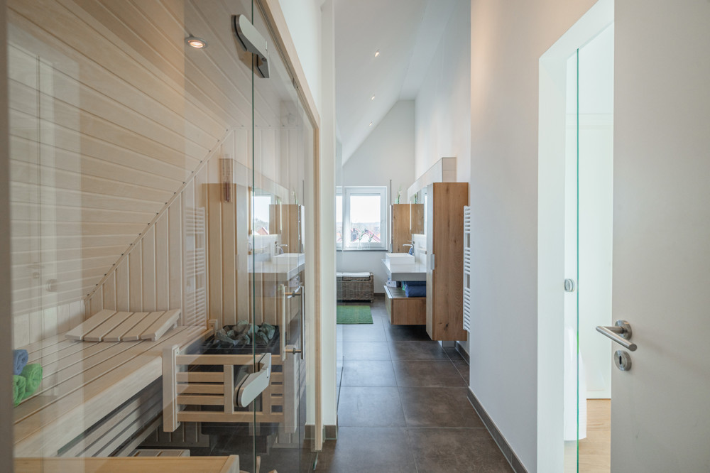 2. DG Masterbad mit Sauna 2. DG Masterbad mit Sauna