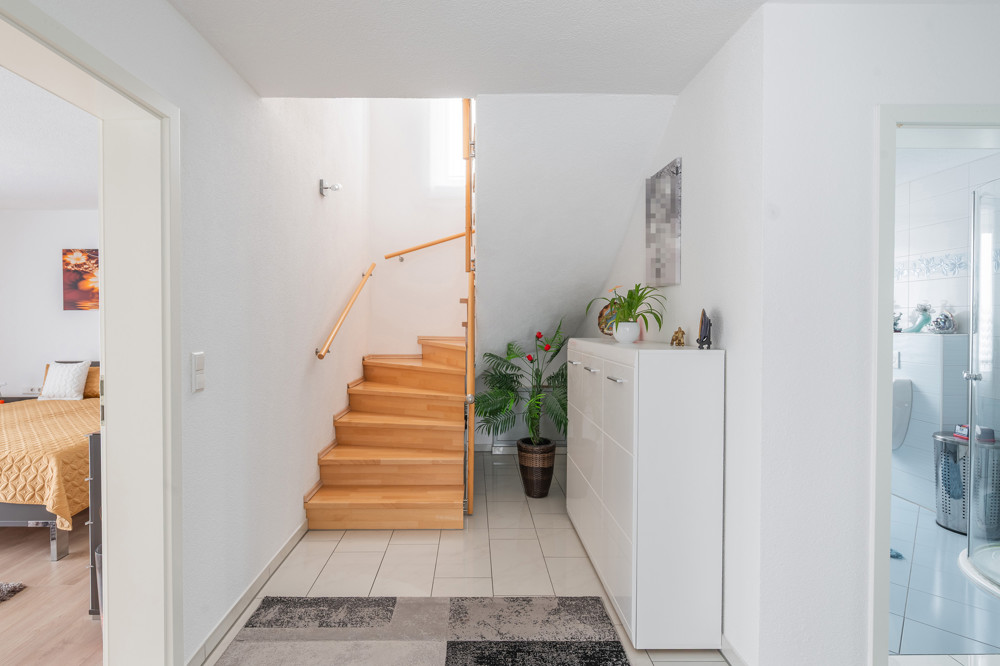 EG - Treppenaufgang ins DG EG - Treppenaufgang ins DG