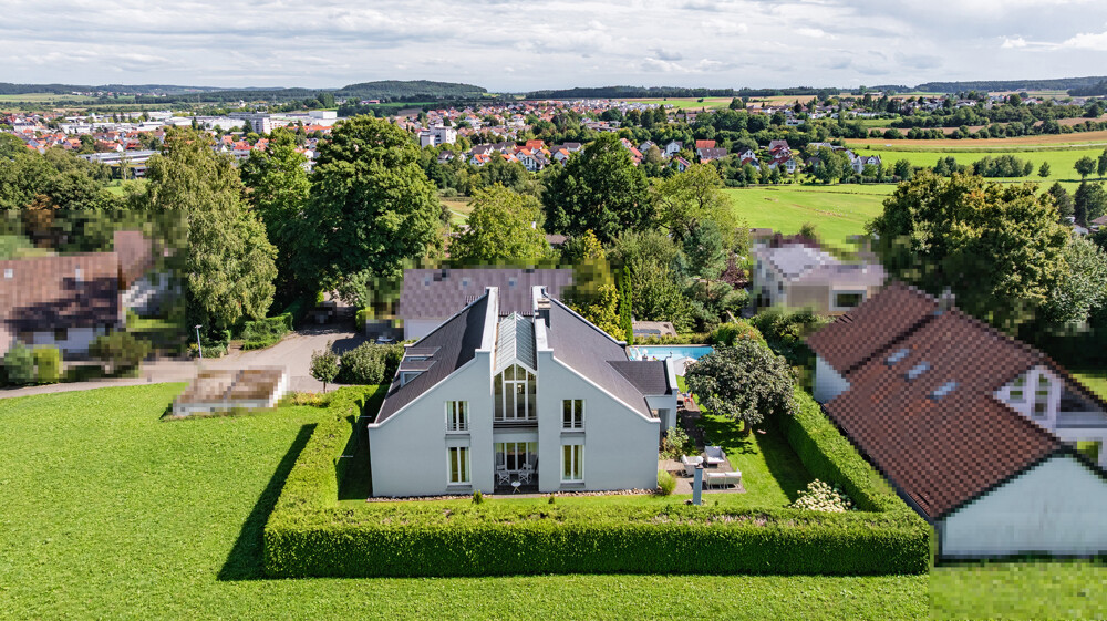 Hausansicht mit Ausblick