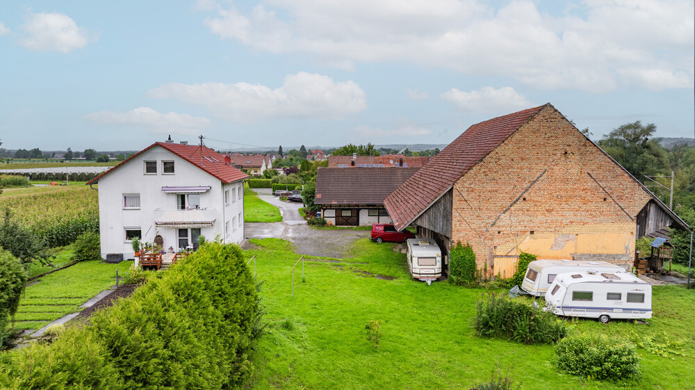 Südanansicht Wohnhaus und Stallgebäude