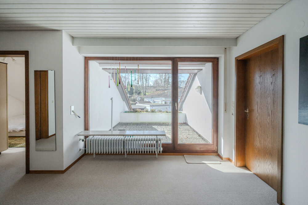 Wohndiele mit Blick auf die Loggia Whg 2 DG Wohndiele mit Blick auf die Loggia Whg 2 DG