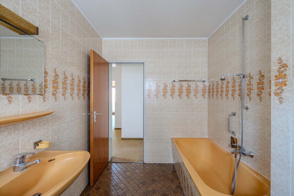 Badezimmer (1) Badezimmer (1)
