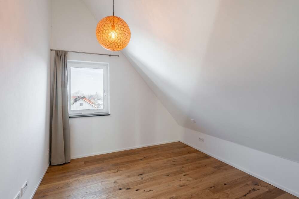 2. DG Schlafzimmer (2) 2. DG Schlafzimmer (2)